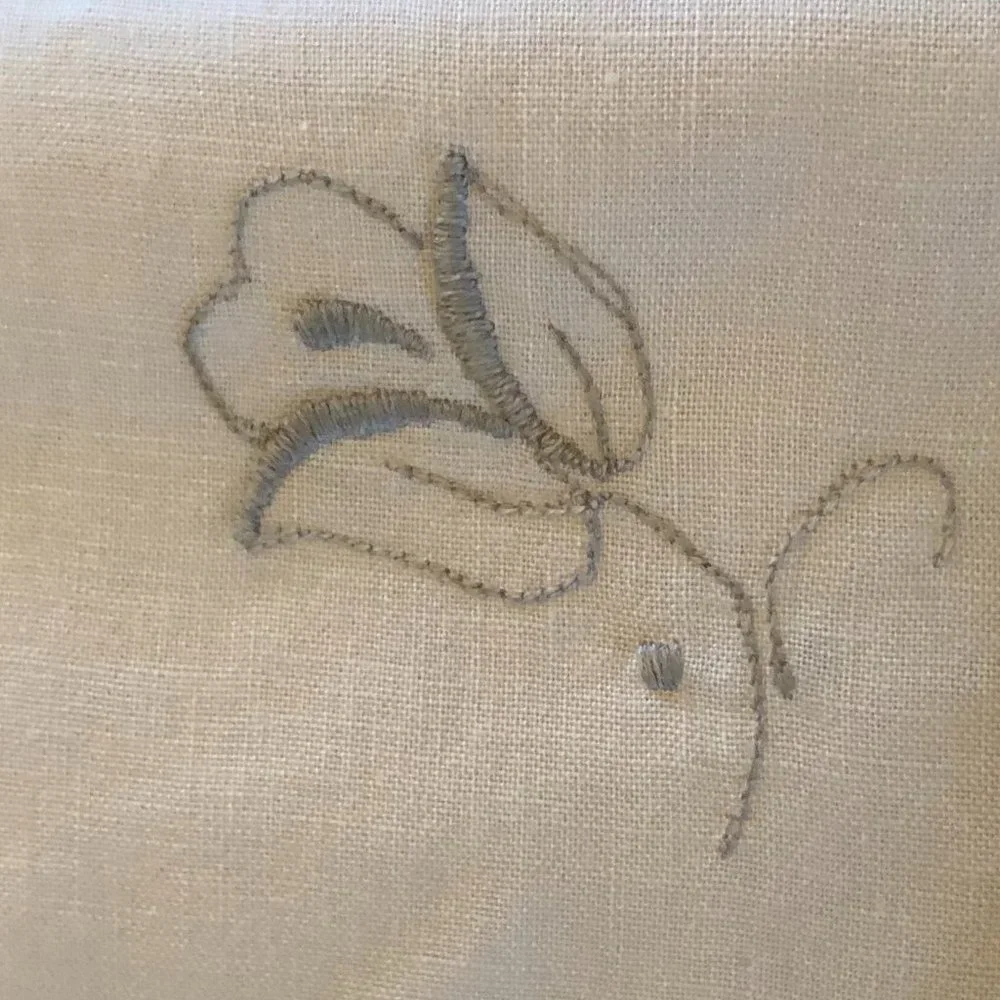 NATURAL MUSLIN W/EMBROIDERED GREY ROSE  3 TABLE NAPKINS 15